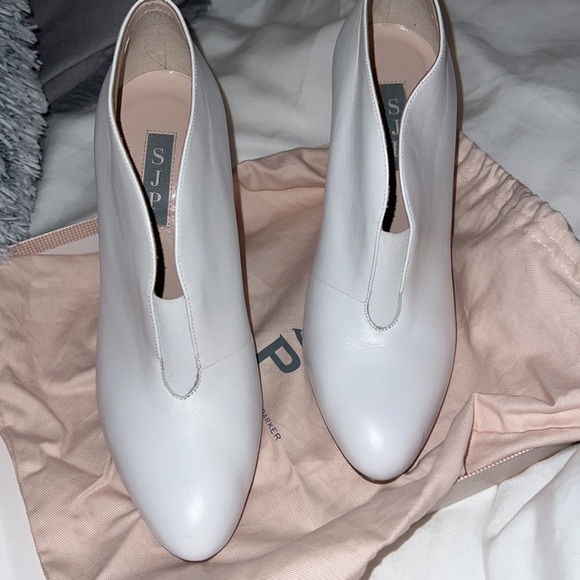 SJP by Sarah Jessica Parker Trois White Booties - Picture 3 of 9